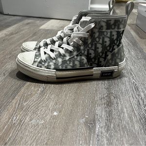 ✨AUTHENTIC✨ Dior black and white high top sneakers. Size EU: 43 US: 10 mens